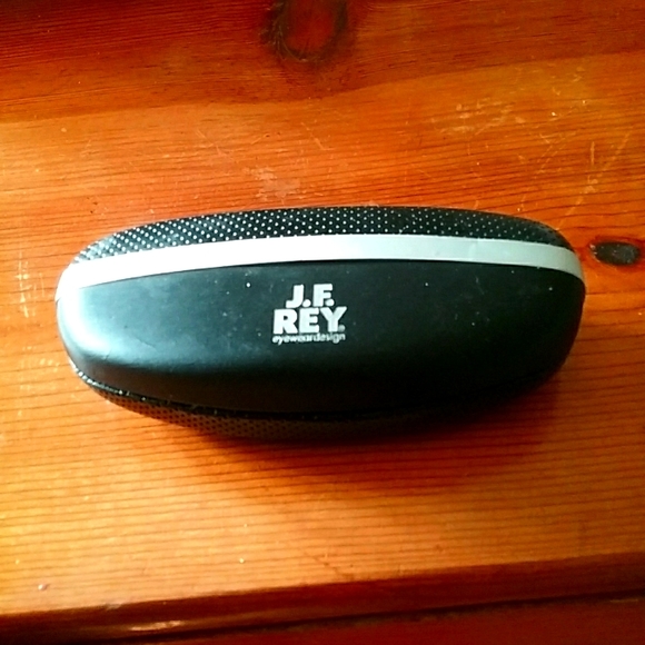 Eyewear with case - Picture 5 of 5